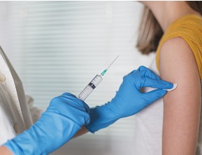 ECDC підкреслює важливість вакцинації проти COVID-19 для попередження передачі варіанту Омікрон