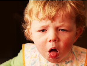 Чи може рецидивуючий ларингіт у маленької дитини бути алергічним?