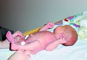 Mycie noworodka na przewijaku